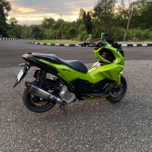 Motor Honda Adv 160 dengan Knalpot ORI Smoke Muffler