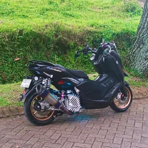 Motor NMAX dengan knalpot ST 1 ORI