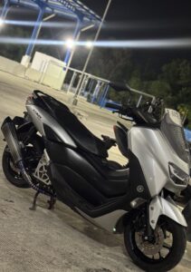 Motor NMAX dengan Knalpot Smoke Muffler
