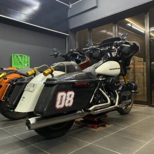 Harley Touring Road Glide dengan Knalpot Big Long dari Smoke Muffler