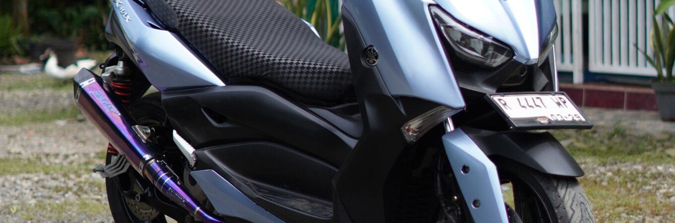 Motorcycle XMAX 250/300 with Smoke Muffler Exhaust