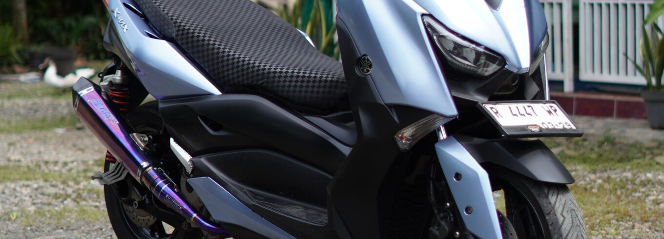 Motorcycle XMAX 250/300 with Smoke Muffler Exhaust