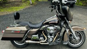 Harley-Davidson with an anti-backfire exhaust from Smoke Muffler.