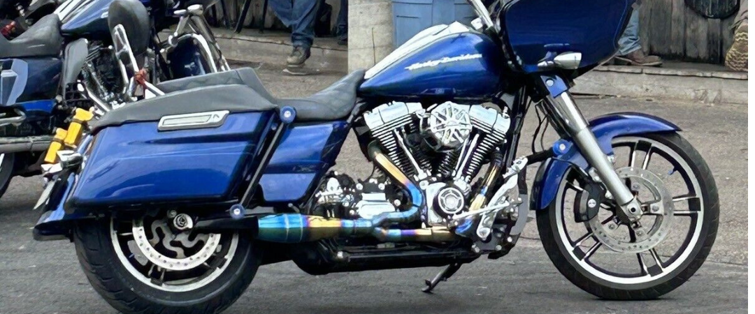 Harley Road Glide with a Bigshot Blue exhaust from Smoke Muffler