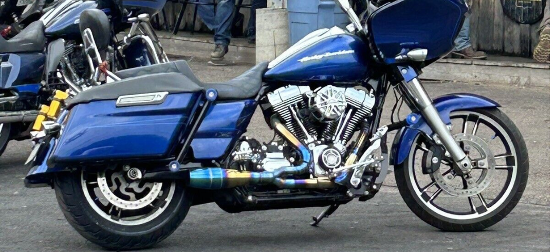 Harley Road Glide with a Bigshot Blue exhaust from Smoke Muffler