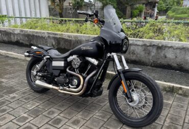Harley Davidson dengan Knalpot Mighty Titan dari Smoke Muffler