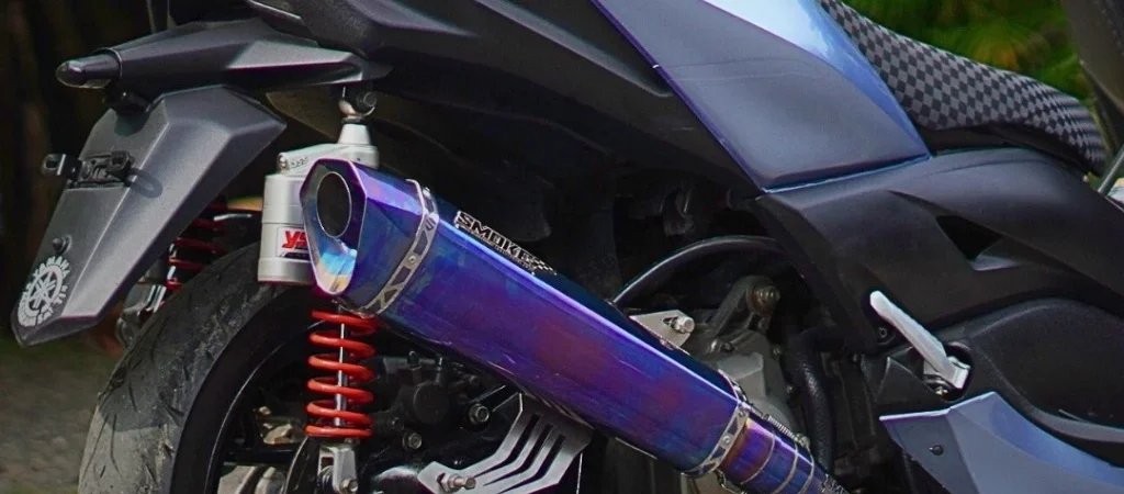 Motor XMAX dengan knalpot aftermarket Smoke Muffler