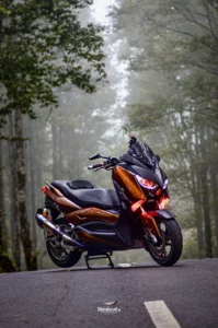 Motor XMAX dengan knalpot aftermarket Smoke Muffler