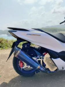Motor Pcx dengan knalpot dari Smoke Muffler