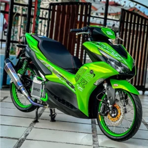 Motor Aerox dengan knalpot aftermarket Smoke Muffler