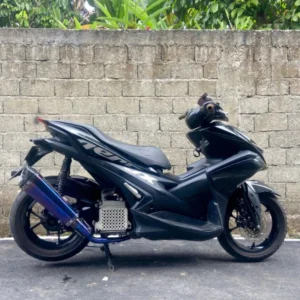 Motor Aerox dengan knalpot aftermarket Smoke Muffler